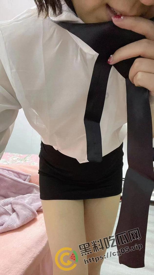 低配版战鹰！青岛珠宝售货员【郑敏】背着老公酒店1v4 还录下做爱视频发给闺蜜老公 反差婊界的抽象大师-14