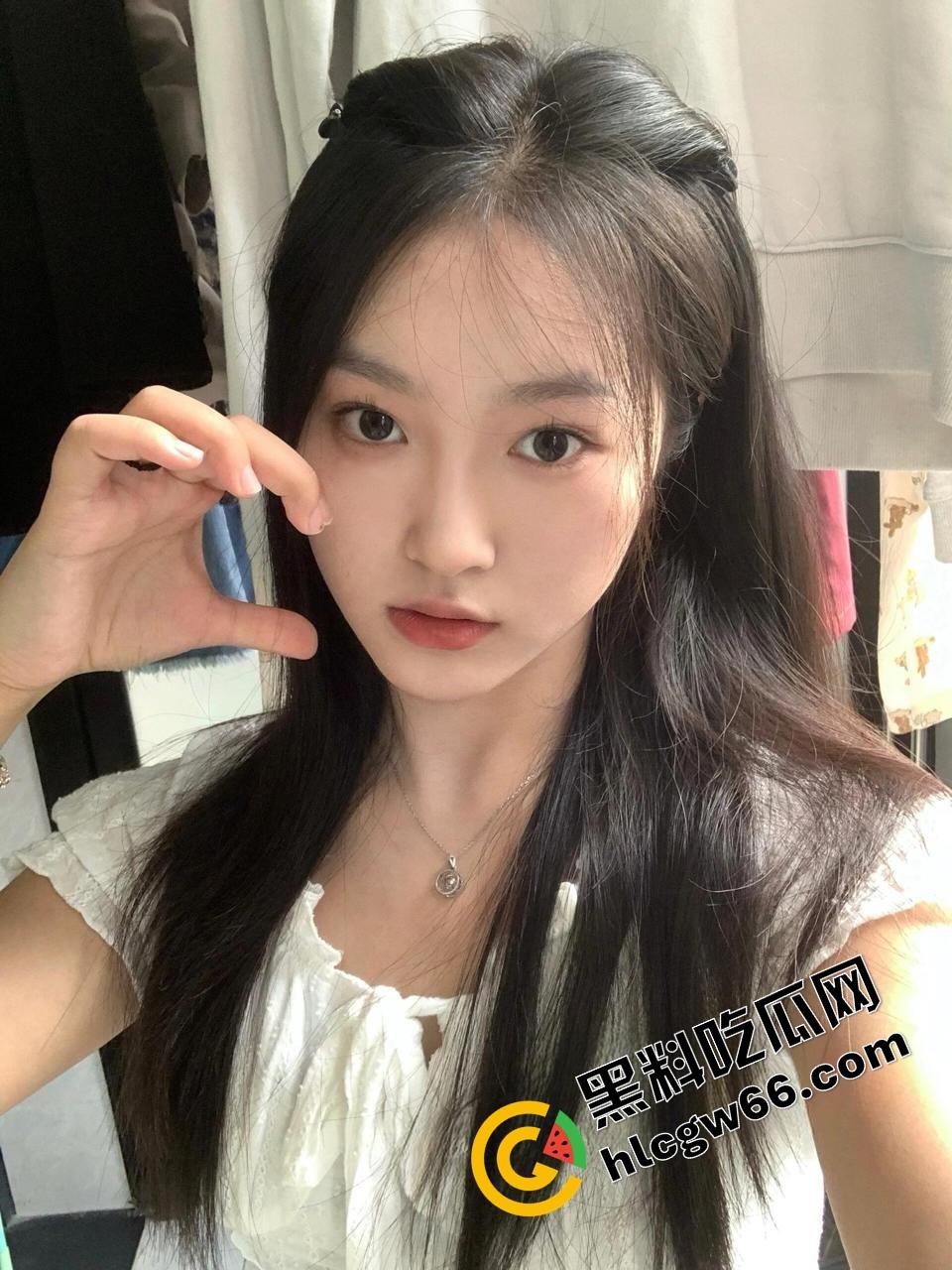 广州白云幼儿园清纯幼师【田梦】被渣男甩了狠踹,嫩逼私拍全漏光,奶子晃荡骚的勾人操烂她!-3