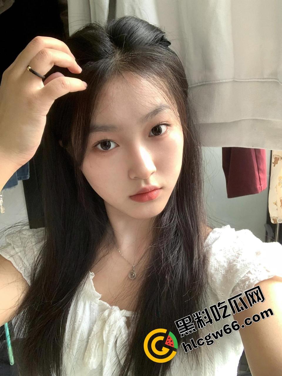 广州白云幼儿园清纯幼师【田梦】被渣男甩了狠踹,嫩逼私拍全漏光,奶子晃荡骚的勾人操烂她!-4