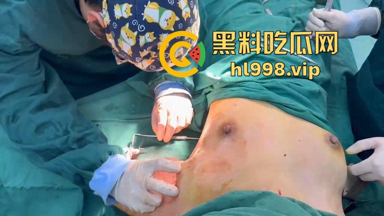 揭秘黄晓明女友『叶柯』同款隆胸术手术过程,看的让人心惊!胸被医生猛戳猛捣,视觉冲击强到不敢看!-16