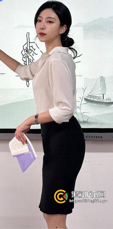 艺术书法系【黎老师】视频流出，知性女教师变反差母狗，女仆装吃鸡挨操，大奶翘臀骚炸天！-3