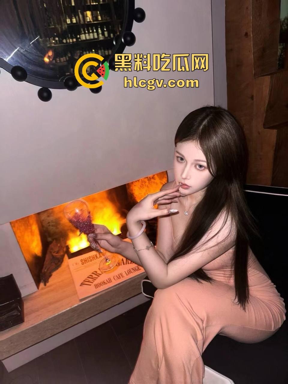 拜金女『 林诗曼 』日逼全能多线操作!一边被草一边语音和闺蜜聊男友内射问题,她这是在草间关怀!-7