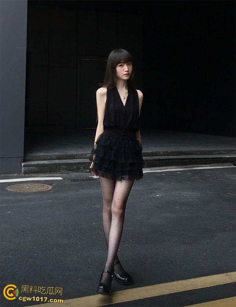 高颜气质御姐【刘若霓】，杭州做外围卖淫视频曝光，极品美腿开档黑丝，趴在窗户后入打桩，骚浪淫叫太诱人了 ！-2