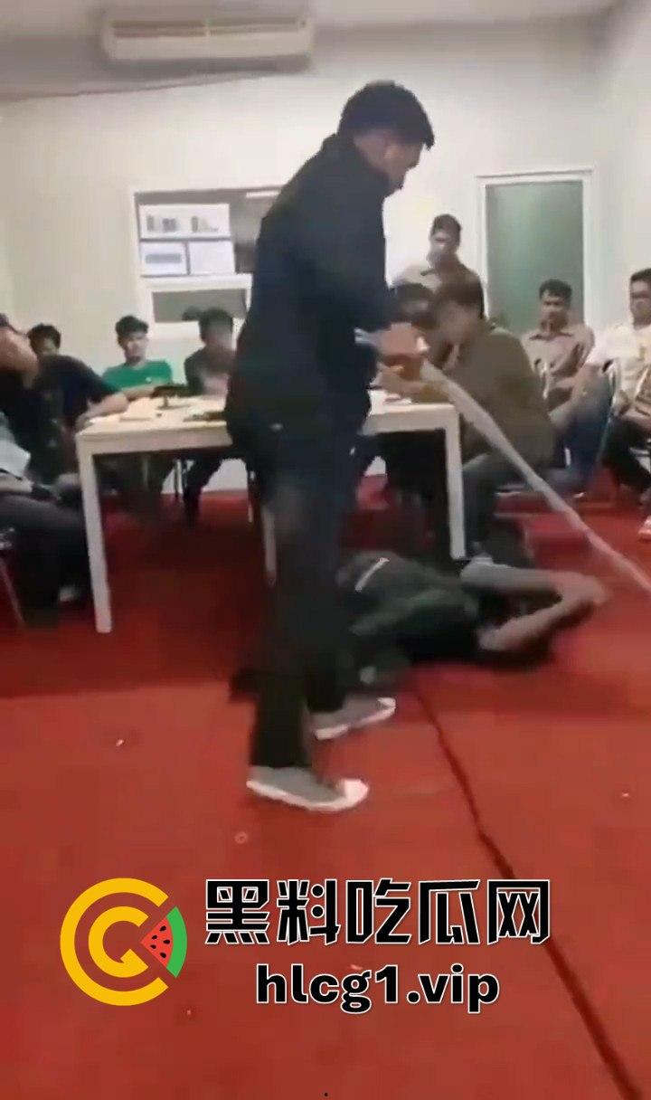 比孤注一掷还惨的缅北骗局！男子被折磨至脑袋几乎踢爆，绝望无助不敢反抗！-7