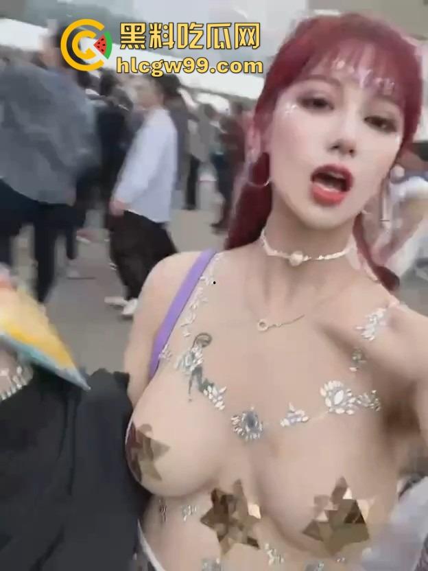 海口电音节小仙女玩得真花，乳贴当衣服半裸晃奶，这是货比三家，方便海王们精挑细选精准下单？-8