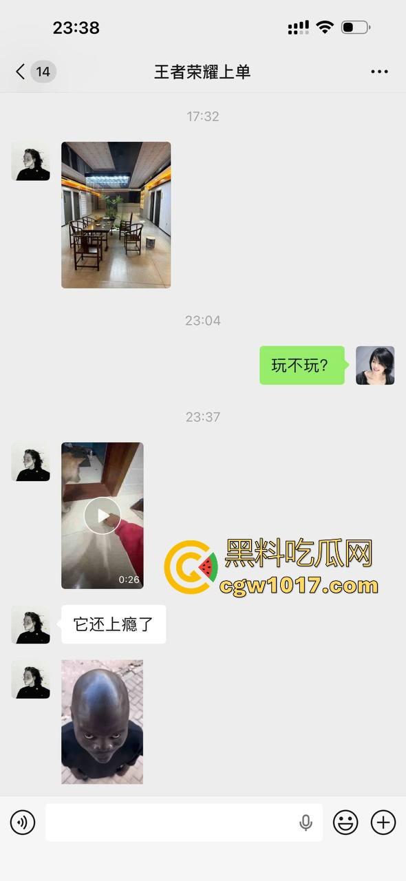 现在的人都这么阴到没边了吗?普通的帮男友打飞机不够刺激,现在流行帮狗打飞机了是吧,每天打几次狗也顶不住!-1