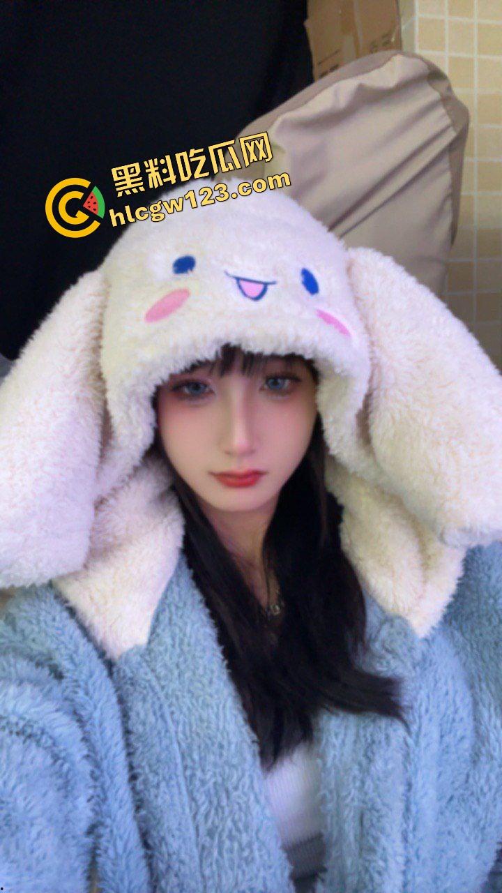 漫展烧鸡又作妖，重庆地平线漫展JK骚妹现场野战男友，COS界直接开操，裙底做爱全场围观！-2