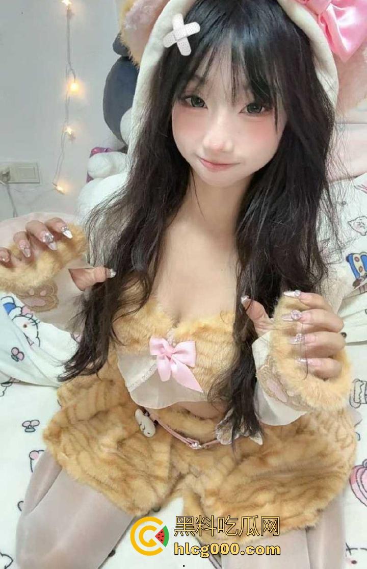 抖音萝莉网红【海止小依】巨乳饱满圆润，曲线勾魂摄魄，用妖娆身姿颠覆清纯形象，福利姬视频流出！-8