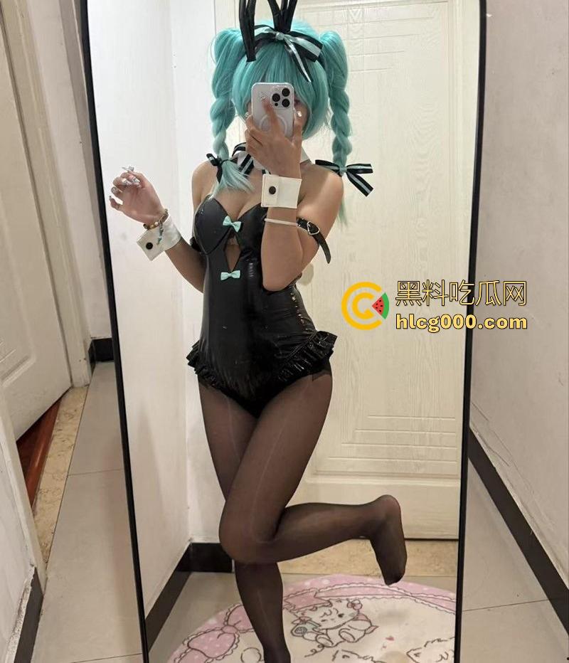 抖音萝莉网红【海止小依】巨乳饱满圆润，曲线勾魂摄魄，用妖娆身姿颠覆清纯形象，福利姬视频流出！-12