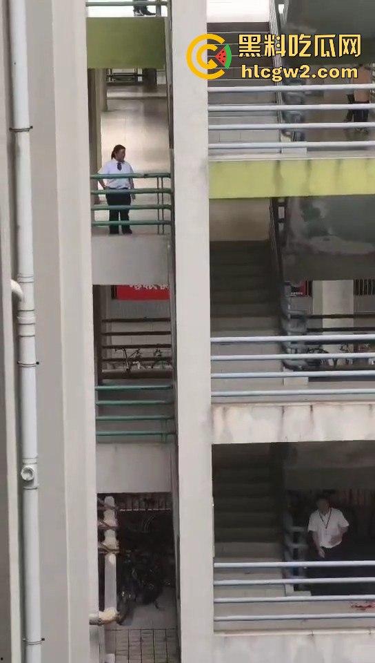 广东工业大学惊现捅人事件！凶手反锁宿舍内，保安公安疯狂踹门！-6