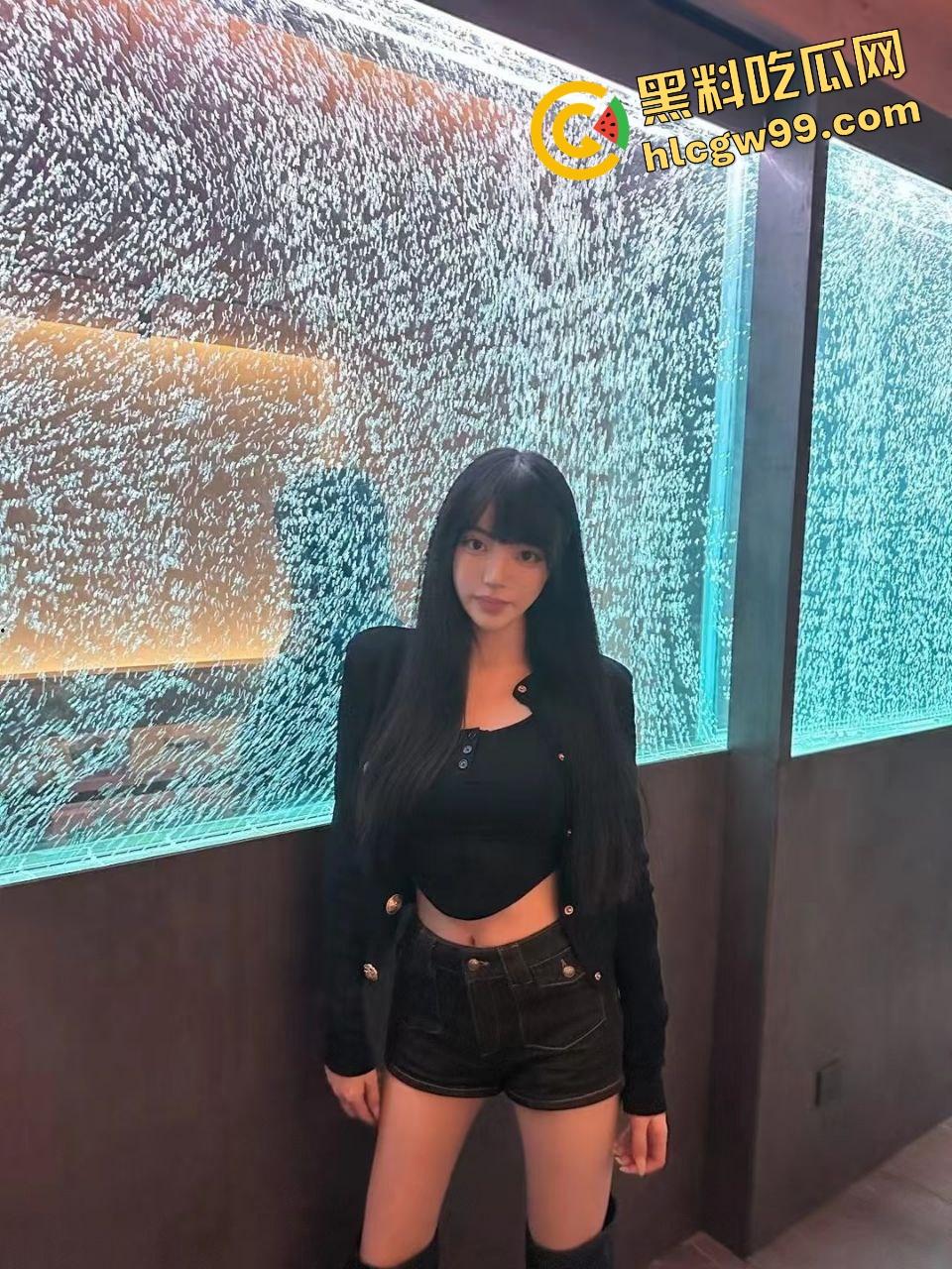 山西艺术职业反差骚鸡【苏冰思】饥渴了在无人宿舍露奶，情趣内衣被炮友后入爆干！独家曝光流出！-4