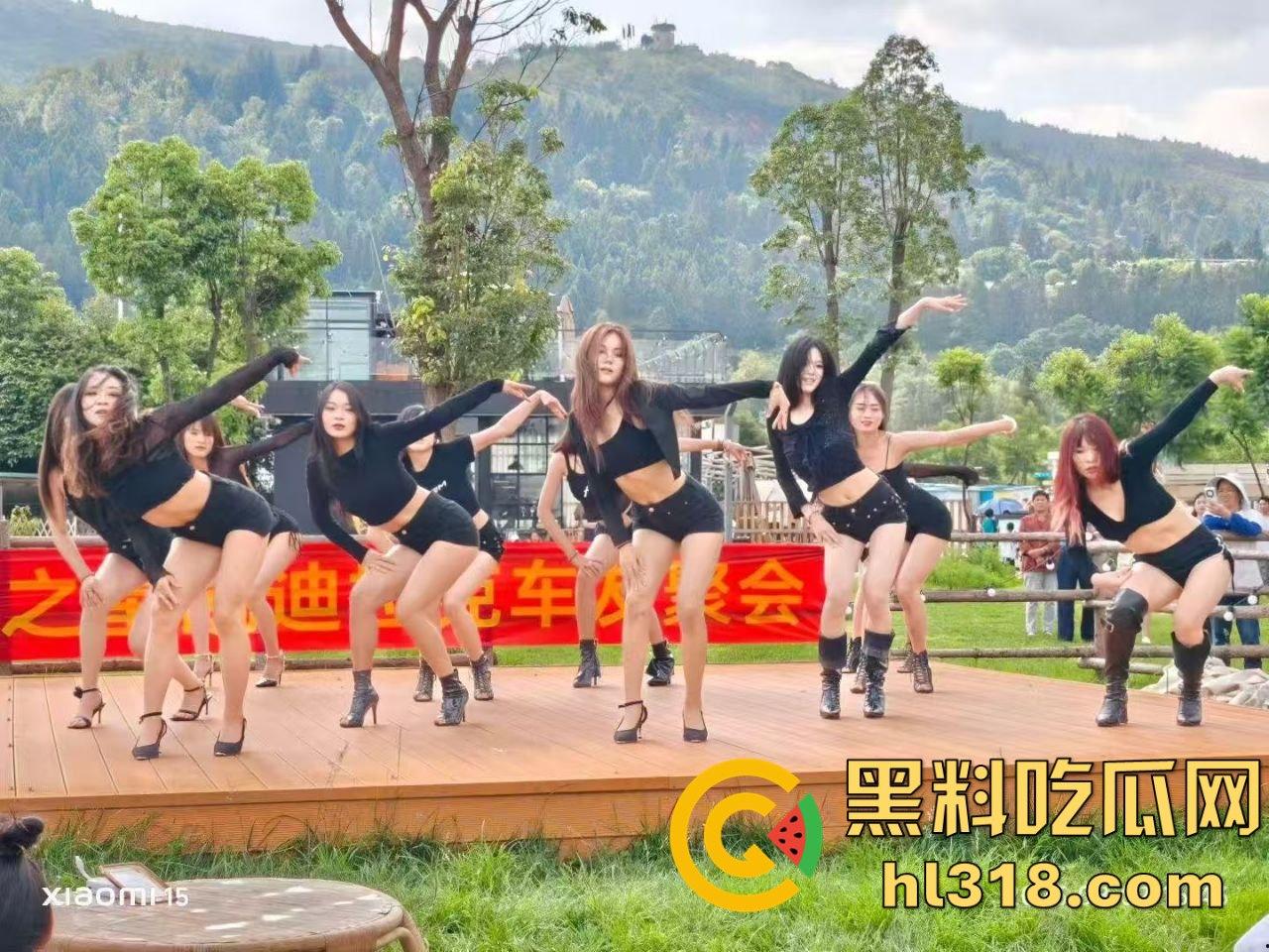 凯迪拉克聚会开到野外，把全会所女人都包了，足浴热舞酒水不断，真有你的凯之星！奢靡盛宴谁能比？-8