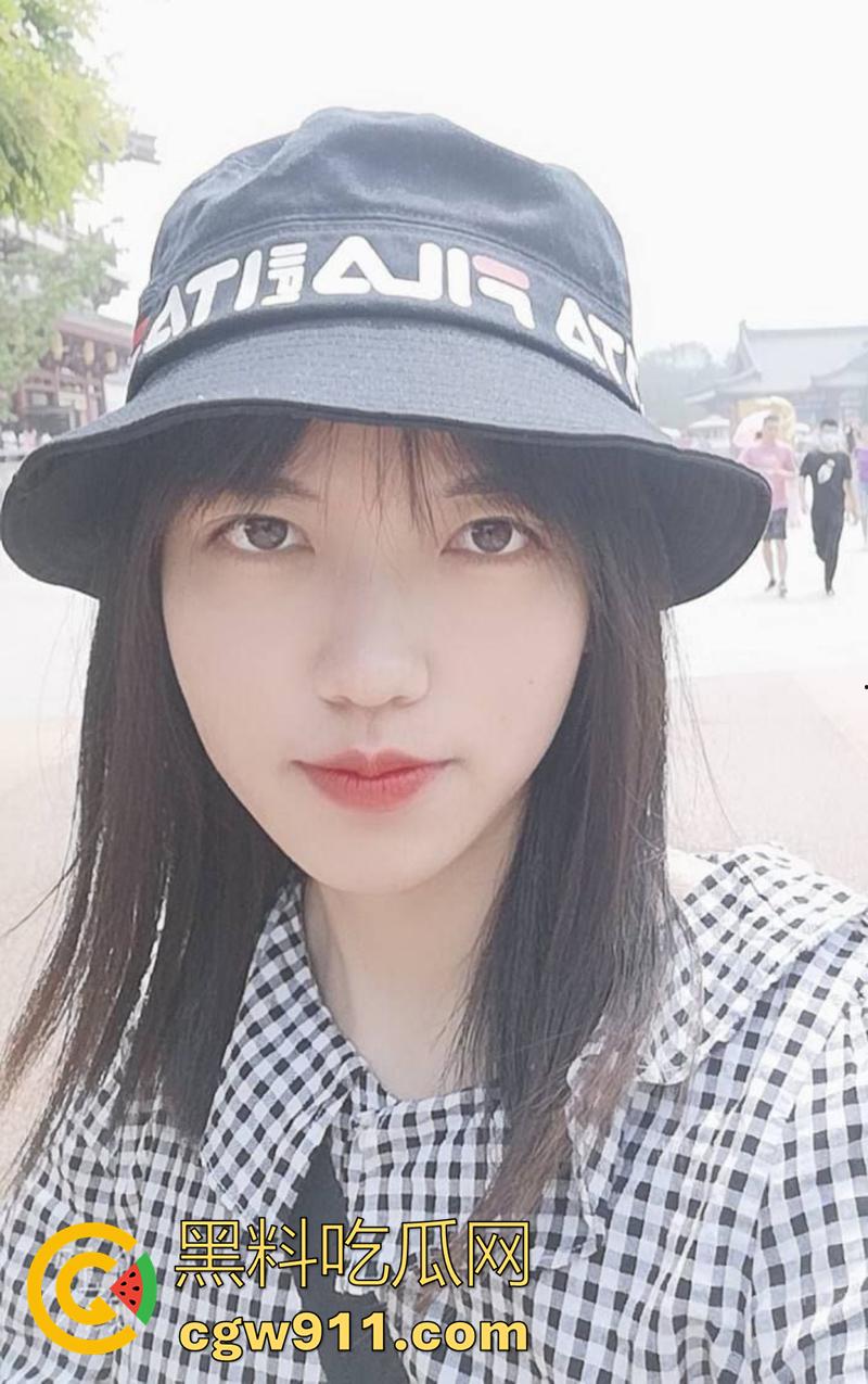 青岛电影学院女神【张曼曼】,五官精致女大学生,表面女神私下反差,被富二代包养酒店各种姿势爆插!-1