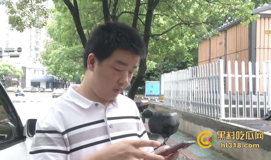 小哥网上想约炮台球助教,想摸人家的丝袜美腿,不料线下被坑5000多,还给打了一顿,真是陪了夫人又折兵!-6