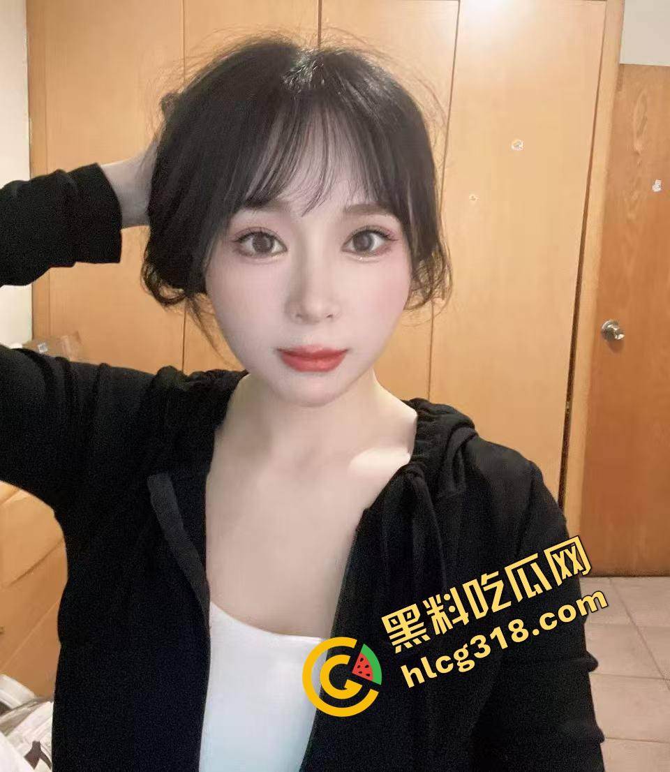 奶子走光都不遮？这这个就叫做专业！山西工商拉丁妹跳舞跳到走光，左边奶子完全露出还在跳！-2