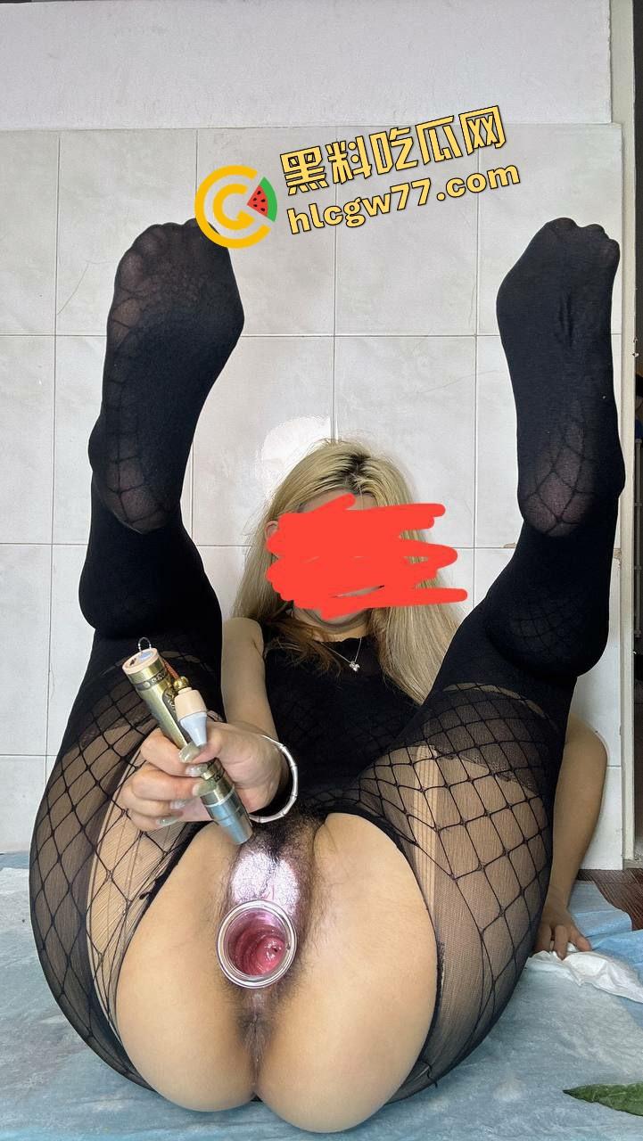 精神小妹逼口大开，暴力宫颈战全程曝光，今天全鲍宴搅蛋器炒逼菜心捅菊花，菊鲍双飞太狠了！-4