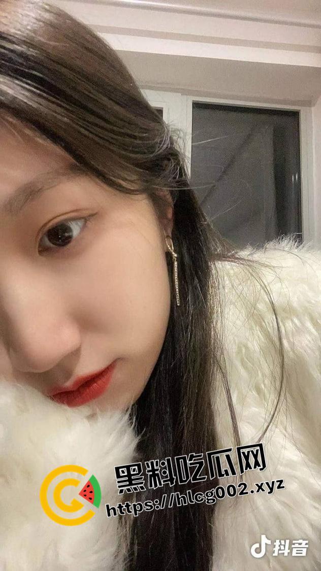 中国音乐学院【王雨辰】女大学生下海兼职遇到同班富二代 被操的不情愿又很爽 视频被流出-1