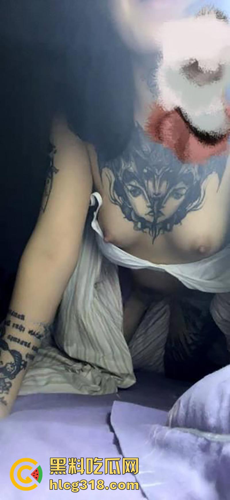 抖音符文战士【lee李李】，大奶纹身店老板娘，性感身材私下骚没边，性爱自拍视频流出！-4