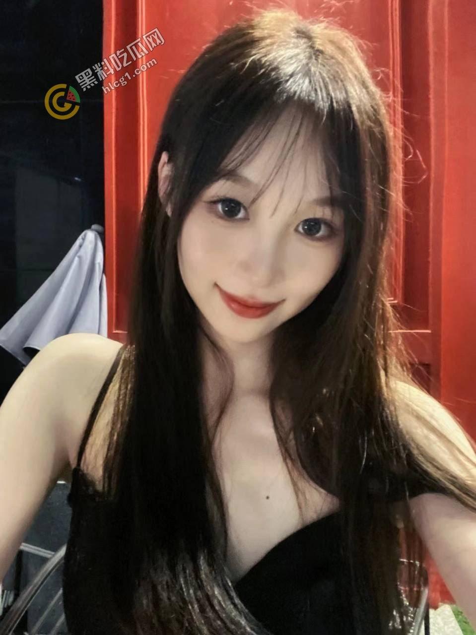 高颜值美女私密视频曝光：她的手活、口技、脚技巧令人惊叹！不愧是百人斩美女-2