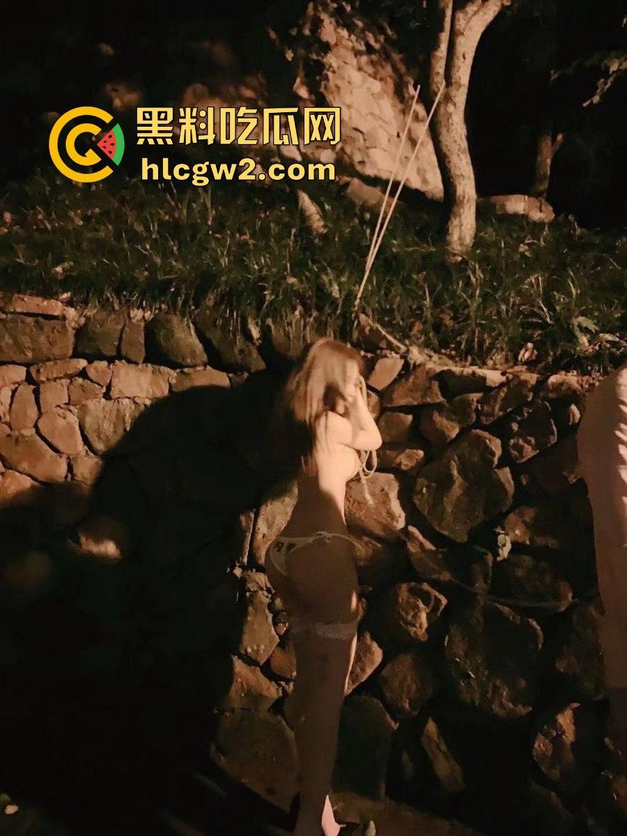 杭州顶级上流社交圈名媛【孙鲤】咖啡厅公开露出搞得满屋都是春光 顶级名媛竟然当众啪啪啪！-1