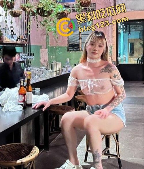 国外留学生反差婊大胆露出！齐逼超短裙美鲍惊艳，真空上街性感暴露到极限！-3