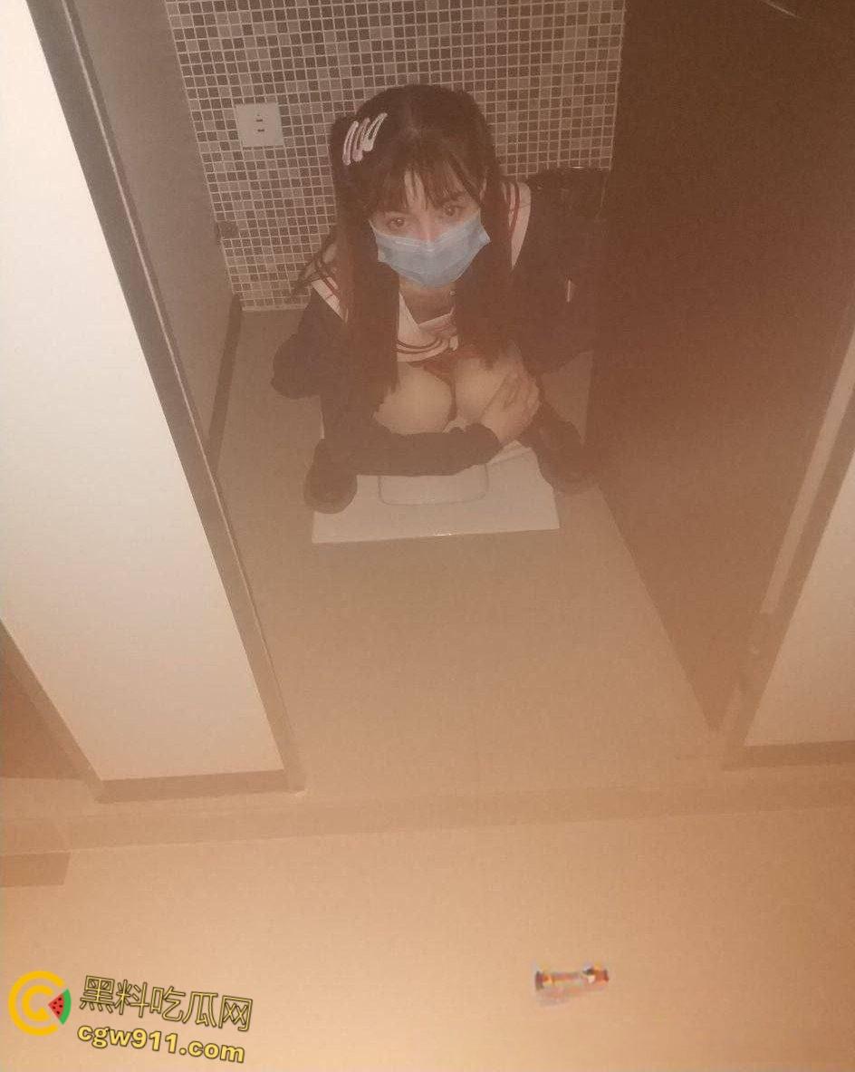 海南大学大二学妹【刘茜】，父母眼里的乖乖女，暑假出租房穿着情趣黑丝，被男友无套侧入猛干，淫叫声超级浪 ！-6