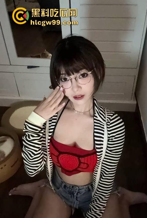 抖音极品萝莉网红【39】淫荡反差母狗私拍被曝，手臂位置的纹身算是实锤了！-5