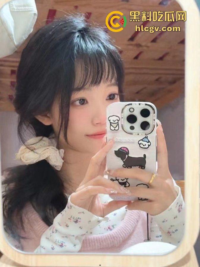 武大高颜值清纯少女【依依】被金主调教成母狗！全国各地旅游打卡露出，逼过流水雁过无声！-5