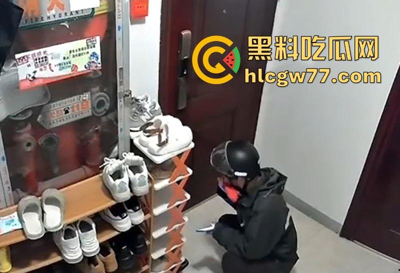 南通拆迁房小区 半夜惊现变态男 蹲守民宅狂舔女户主高跟鞋 五分钟监控视频流出！-2