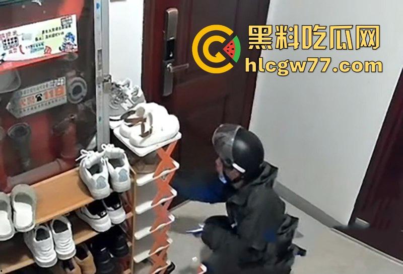 南通拆迁房小区 半夜惊现变态男 蹲守民宅狂舔女户主高跟鞋 五分钟监控视频流出！-3