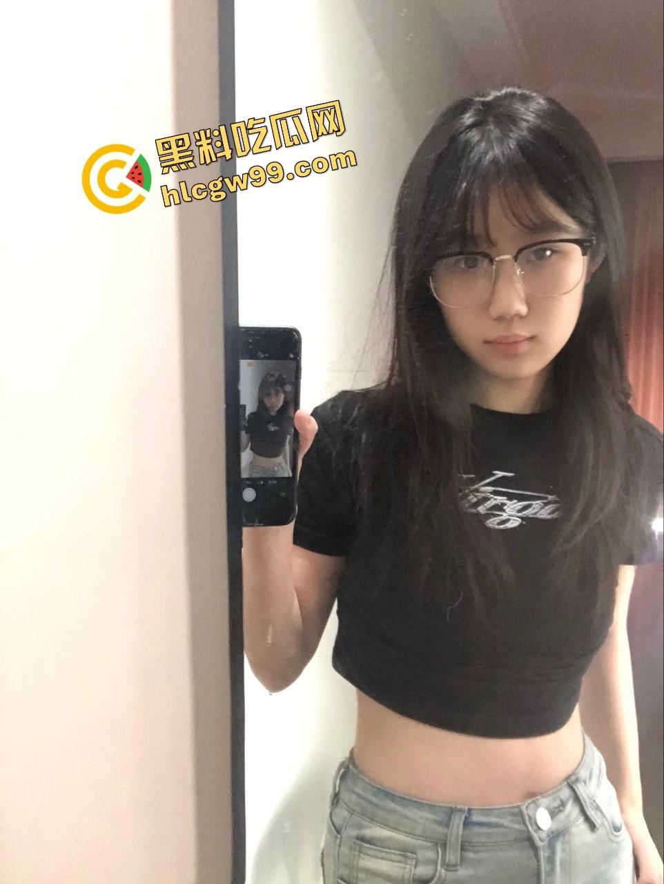 广西职高清纯马尾少女【杨佳琪】毕业进厂与混混宿舍打炮，全裸女上暴力后入输出！独家偷拍曝光流出！-1