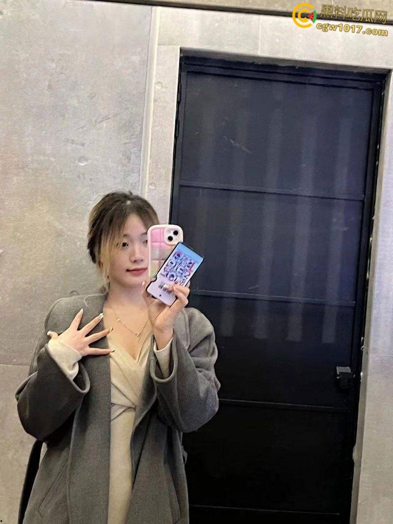 吉林大学清纯学妹【宫丽】，被男友调教沦为母狗，家中抠穴视频自慰 ，酒店多姿势做爱，淫声浪叫充满房间！-2