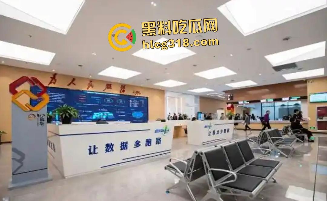 温州瑞安市政府服务中心自焚惨剧!男子因拆迁补偿不公绝望点火,保安狂灭火最后救出一具干尸!-1