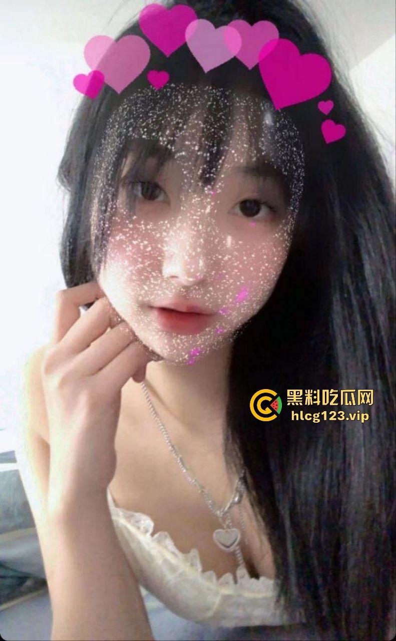 武大极品校花【董琪琪】不幸被渣男泄密，清纯外表下藏着啥？毛都剃得干干净净！-2