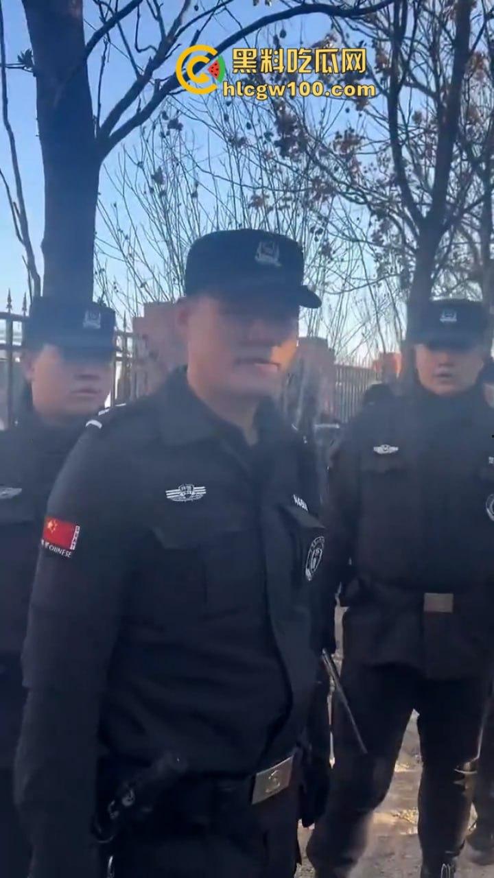 爆料越少事越大!蒲城职高警民大混战 十万民众为坠亡学生发声 当地被迫实行全城戒严管控 母亲含泪妥协!-5