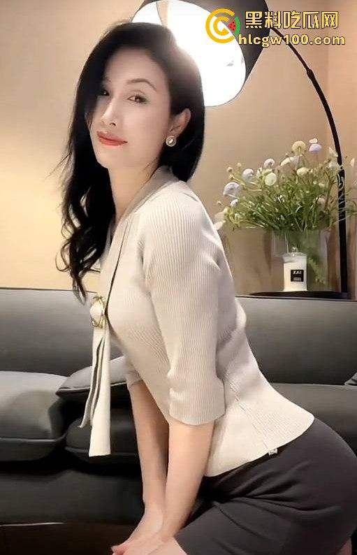 抖音成熟御姐【魔都女人俗称魔女】不良视频曝光,极品尤物风情万种啪啪漏奶,成熟女人的魅力太吸引人了!-2