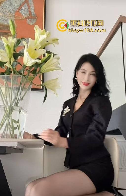 抖音成熟御姐【魔都女人俗称魔女】不良视频曝光,极品尤物风情万种啪啪漏奶,成熟女人的魅力太吸引人了!-7