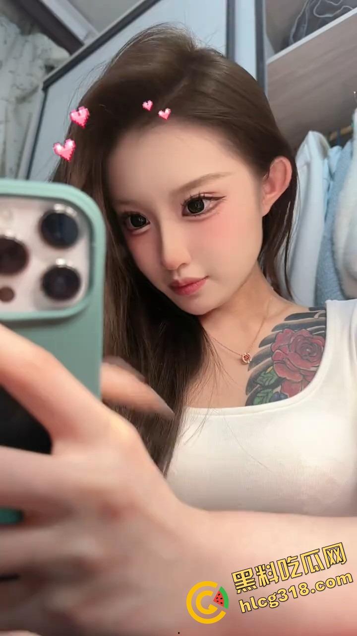 抖音精神小妹『讨厌坏男人』舌钉反差母狗嘴上说不要吐舌头,身上纹满背与胸,男人看了都忍不住!-9