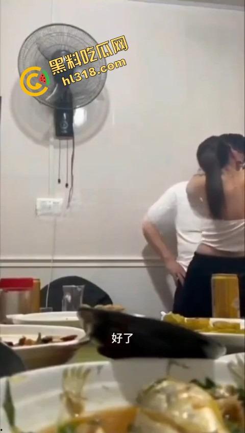 同学聚会惊现大奶初恋白月光,喝多非要炫耀胸大还强行舌吻,老公在家打游戏,这波到底谁才是现任?-5