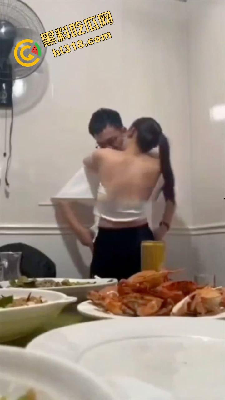 同学聚会惊现大奶初恋白月光,喝多非要炫耀胸大还强行舌吻,老公在家打游戏,这波到底谁才是现任?-8