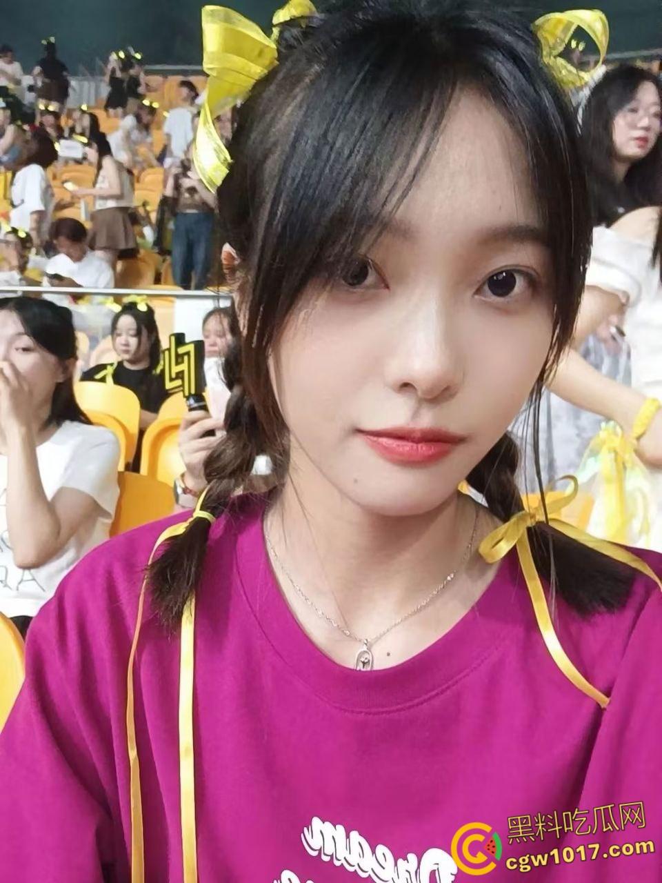 真实情侣露脸自拍,极品小女友情趣装与男友对镜后入,上位骑乘疯狂摆臀,被扛腿爆操表情超淫!-2