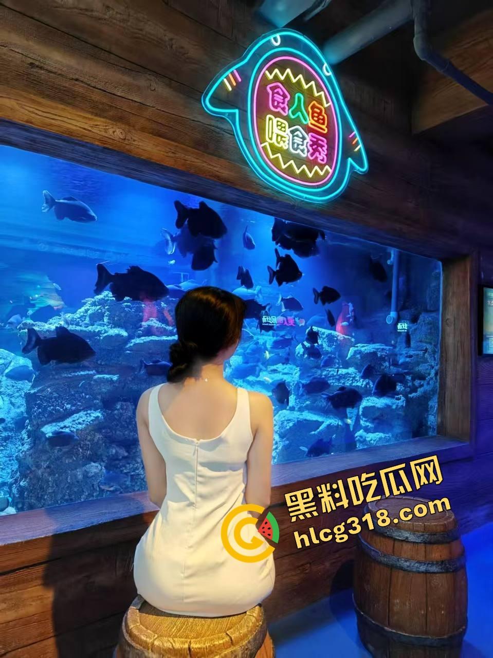 少妇大战硬不起来的弹力牛子，全程像在玩充气面条，玩了一整晚愣是没插进去，橡胶果实附体也太离谱了！-5