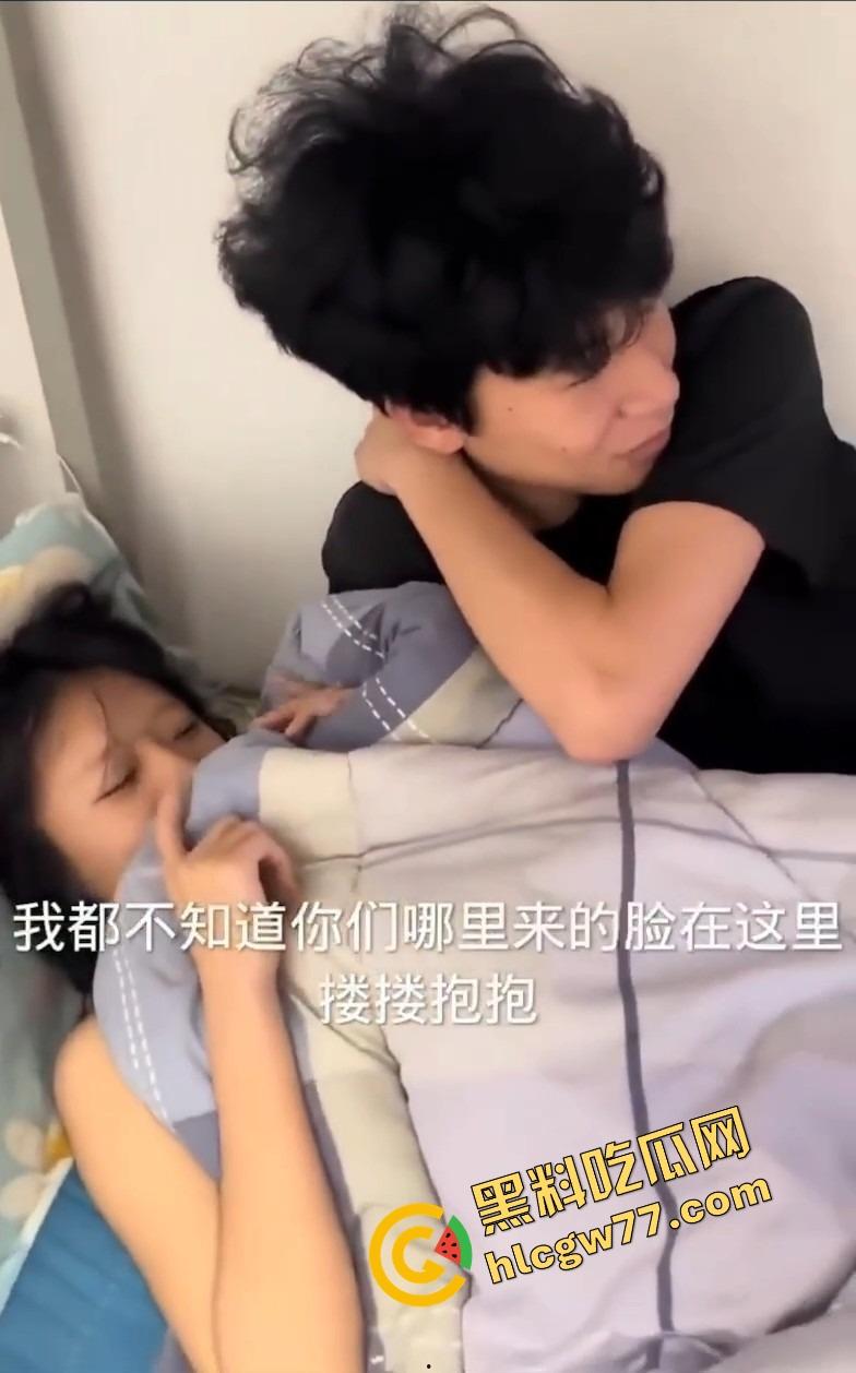 广西老表真会玩，带女友宿舍开车，下铺抱操缠成一团，上铺兄弟瑟瑟发抖快抑郁了！-9
