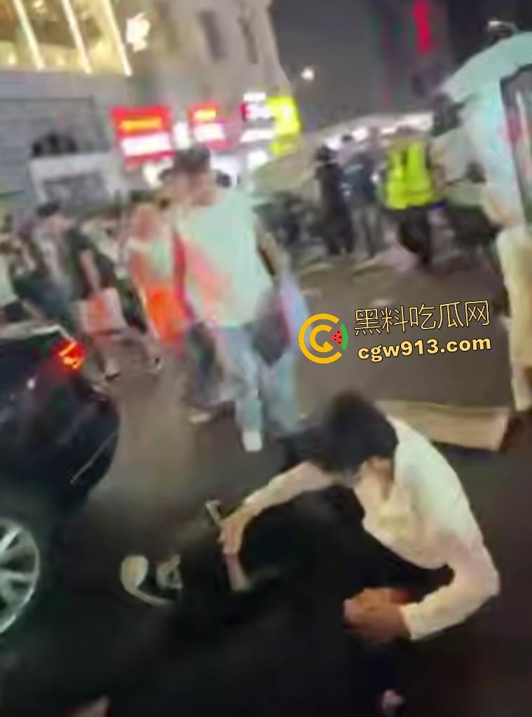 9月6日武汉江汉路车祸!苏A醉驾狂魔中元节化身人间杀器,冲撞行人,最少死伤七八个,是不是鬼上身了?-5