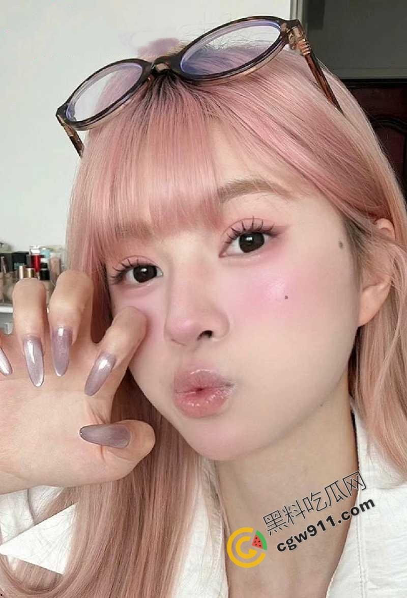 重庆洪崖洞海底捞美女领班【曲晓雯】与男友私拍流出!极品身材,无套猛干,淫叫不断,骚话羞辱彻底被玩坏!-1