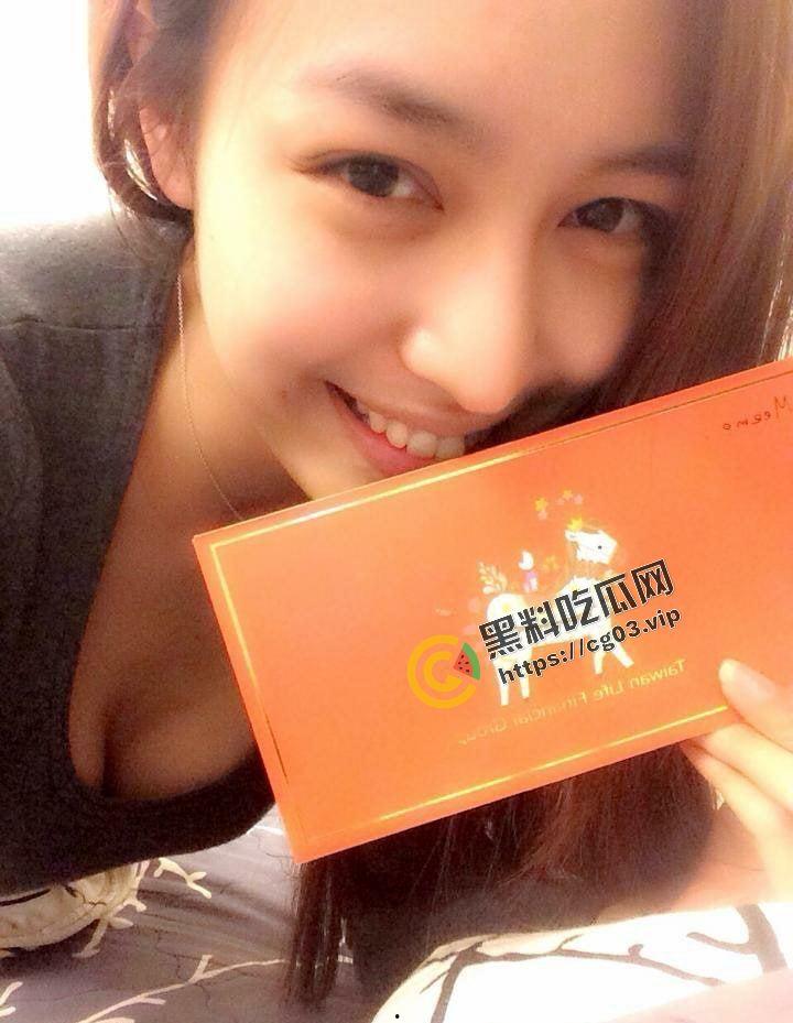 曾爆红的台湾网络女神江小辣 号称32D网络正妹 身材极品 口爆吞精 做爱视频被渣男前男友流出-9