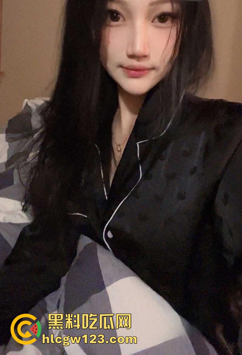 顶级颜值长腿尤物【郭蔓琳】,湖南长沙职业技术学院校花,私下竟是小骚奴,这脸蛋太诱人了!-1