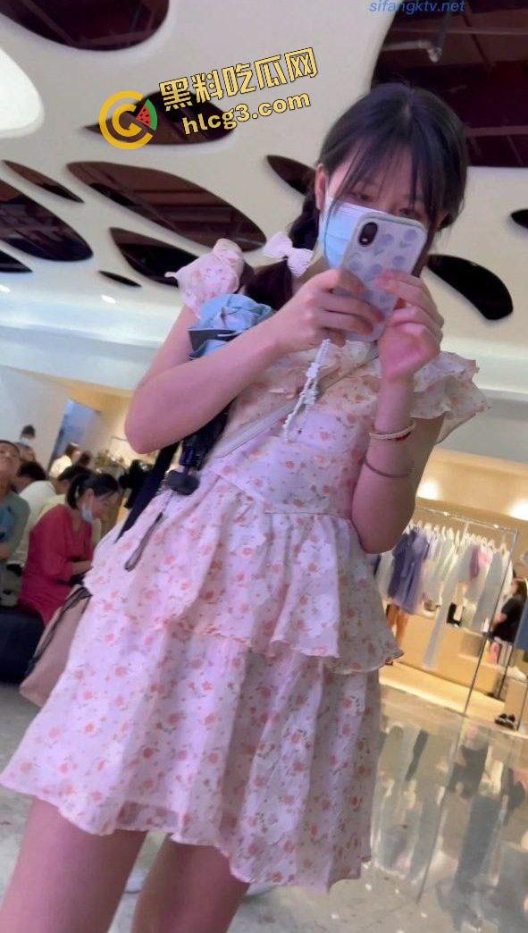 街拍裙底大合集!看看你七夕的想操的白月光女神 下面都花了哪些心思-3