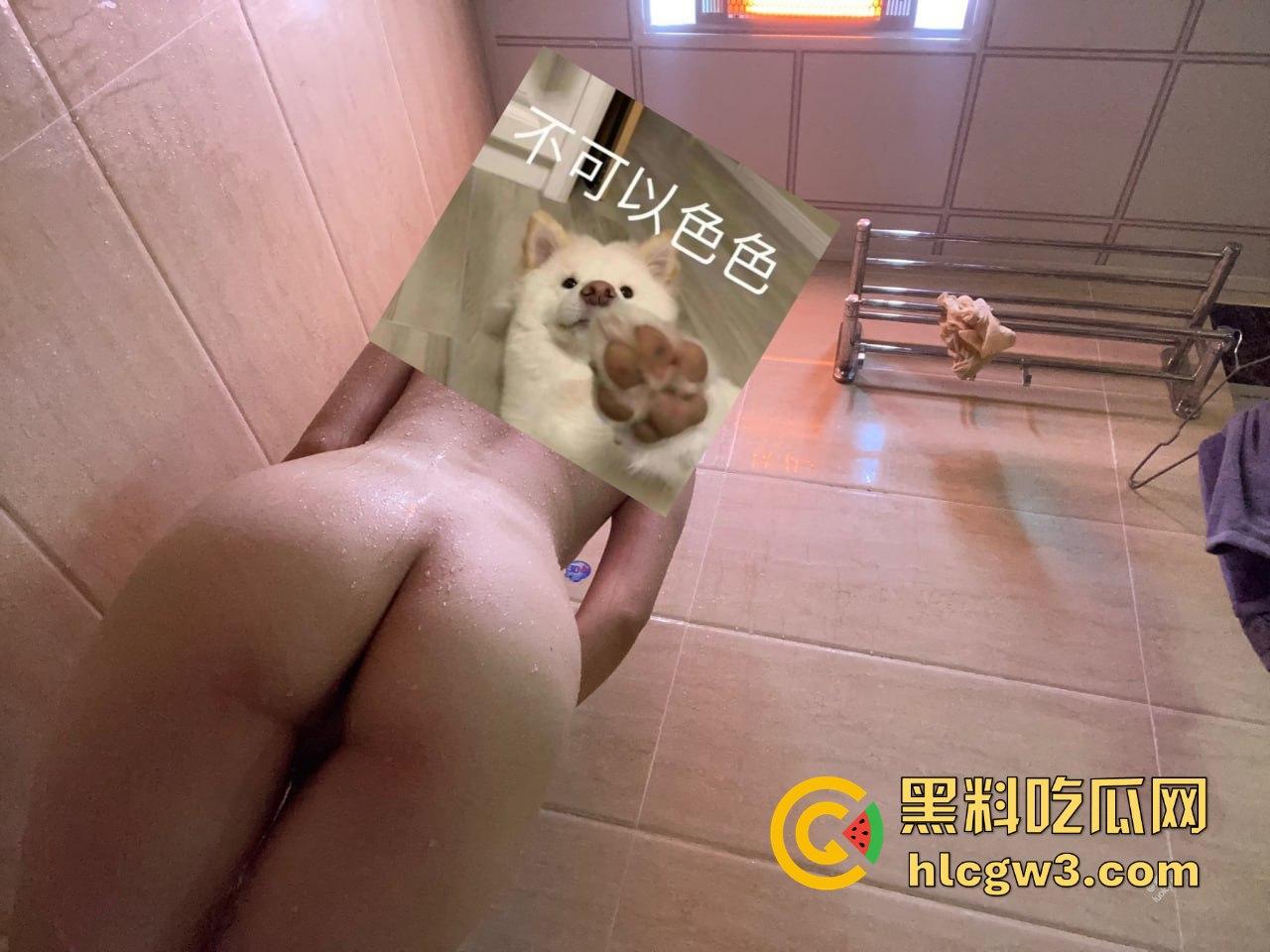 广州翘臀00后『意浓籽』牙刷刷骚B，丝袜大长腿自慰肛塞调教，爬行摆尾被后入爆操内射满逼都是汁直喊爽！-8