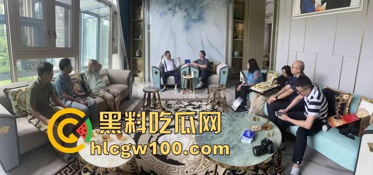 海南政协常委『张泰超』五妻生活奢华曝光，26岁小老婆豪宅震撼人心 一面墙的茅台20万马桶 大老婆还能怎么壕？-5